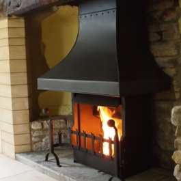 Small Inglenook open fireplace in modernised Cotswold cottage with Thermovent high performance convection fire with large canopy