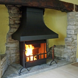 Thermovent high performance convection fire installed in this small Inglenook open fireplace in this modernised Cotswold cottage.