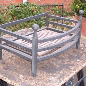 Plain 3 bar fire grate with bow front and ball top front